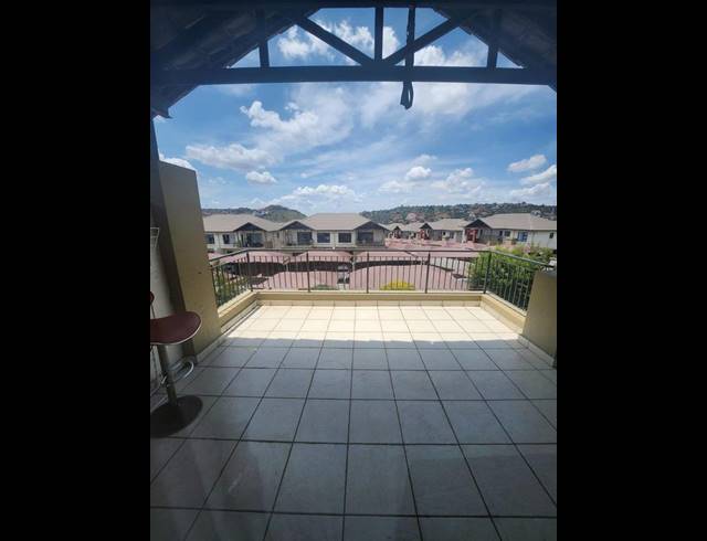 2 BEDROOM TOWNHOUSE FOR SALE IN OAKDENE